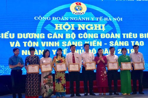 Tuyên dương 146 cá nhân tiêu biểu của ngành Y tế