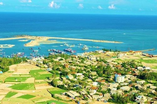 Thu phí du khách đến các đảo tiền tiêu?