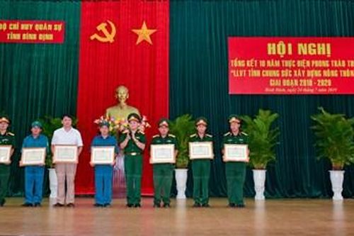 Bộ CHQS tỉnh Bình Định vận động người dân hiến hơn 11 nghìn m2 đất xây dựng nông thôn mới