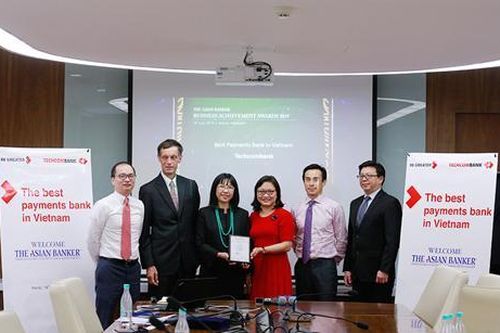 Techcombank nhận giải 'Ngân hàng cung cấp dịch vụ thanh toán tốt nhất Việt Nam 2019'