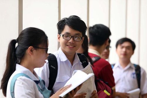 Trao thưởng để thu hút thí sinh