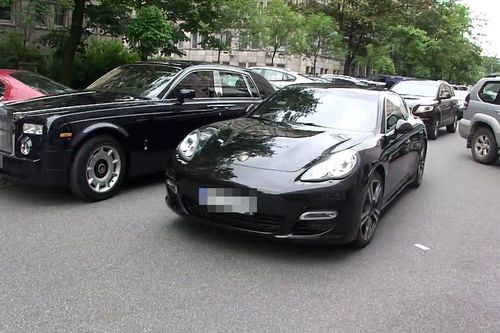 'Rinh' siêu xe chục tỷ, đại gia Việt phải trả phí bằng số tiền mua một chiếc xe sang