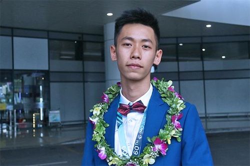 'Cậu bé vàng' Hải Phòng được thưởng 500 triệu và chọn theo nghề giáo