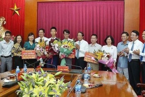 Hải Phòng thưởng nửa tỷ đồng cho chàng trai đoạt Huy chương Vàng Toán Quốc tế