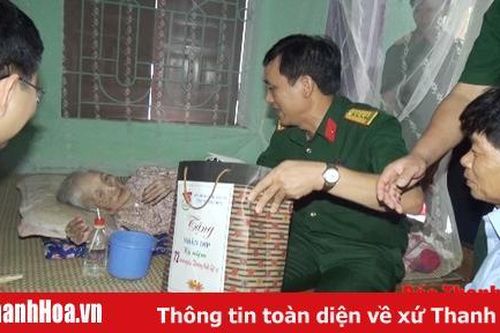 Chỉ huy trưởng Bộ CHQS tỉnh thăm, tặng quà các gia đình chính sách