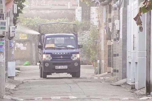 Phun thuốc diện rộng phòng chống sốt xuất huyết tại Trảng Dài