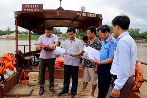 Nhiều phương tiện, bến khách ngang sông vi phạm ATGT