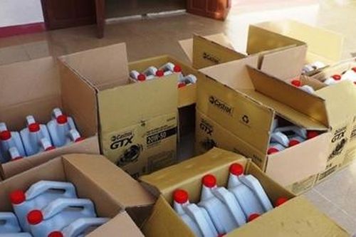 Phát hiện cơ sở sản xuất dầu nhớt giả nhãn hiệu Castrol