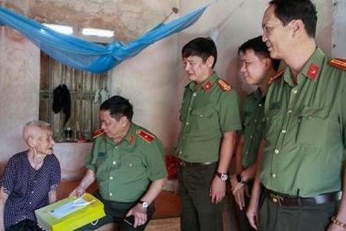 Học viện An ninh nhân dân tri ân các Mẹ Việt Nam anh hùng