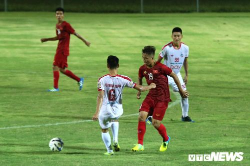 Tiền vệ U23 Việt Nam lập siêu phẩm, hạnh phúc khi mang số áo của Quang Hải