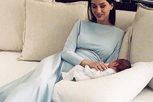 Tin sốc: Con trai mới sinh của Hoa khôi Nga bị cựu Quốc vương Malaysia từ chối vì lý do 'đổ vỏ'