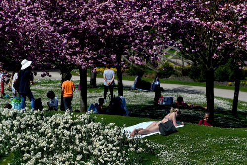 'Công viên khỏa thân' tại Paris báo động nạn du khách bị quấy rối