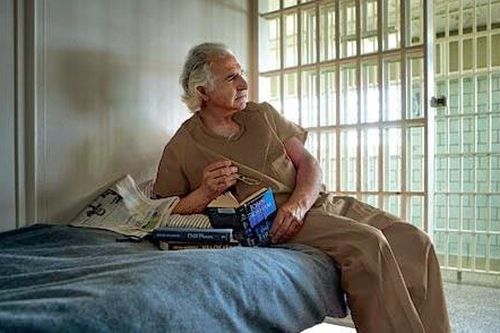 Lĩnh án tù 150 năm, siêu lừa Madoff xin Tổng thống Trump khoan hồng