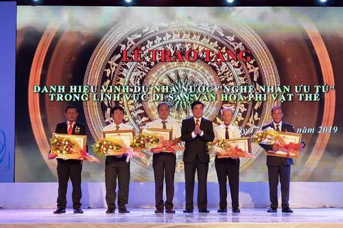 Kiên Giang trao danh hiệu cho 5 nghệ nhân ưu tú đầu tiên