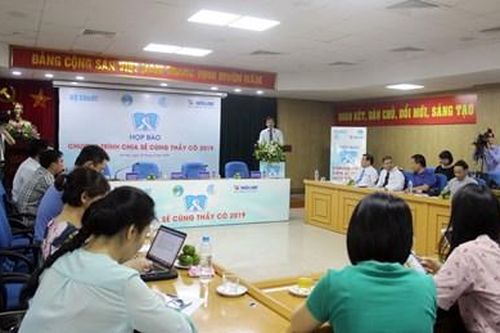 Tuyên dương 63 thầy giáo, cô giáo dạy học sinh dân tộc thiểu số