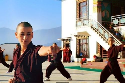 Nữ tu Nepal tập luyện môn võ Kung Fu của Lý Tiểu Long