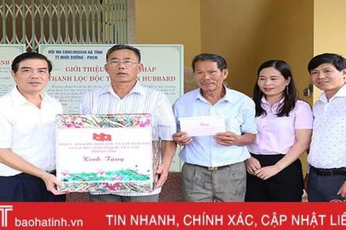 Trao quà cho thương binh, thân nhân liệt sỹ, gia đình chính sách