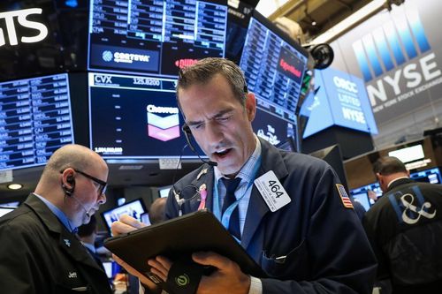 Cổ phiếu con chip đưa S&P 500 và Nasdaq lên cao chưa từng thấy