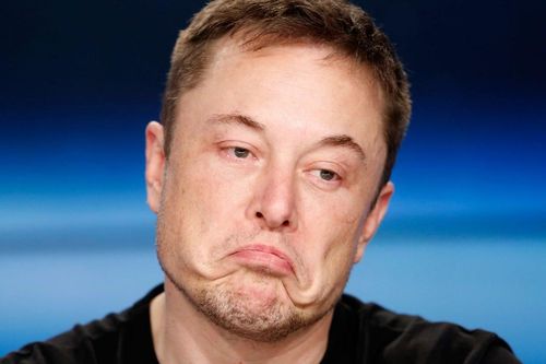 Tesla lại báo lỗ, giá cổ phiếu giảm chóng mặt