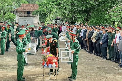 Ðưa các anh về đất mẹ yêu thương