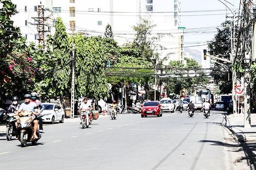 Ngã tư đường Hùng Vương và Nguyễn Thị Minh Khai: Sử dụng tín hiệu đèn vàng là hợp lý