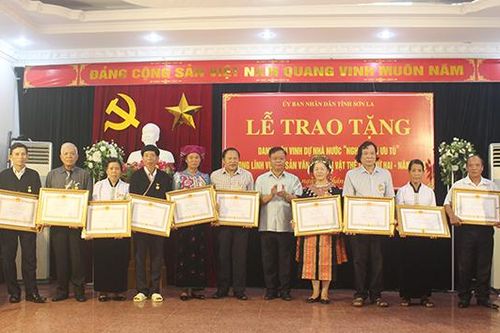 Trao tặng danh hiệu vinh dự Nhà nước 'Nghệ nhân ưu tú' trong lĩnh vực di sản văn hóa phi vật thể lần thứ 2, năm 2018