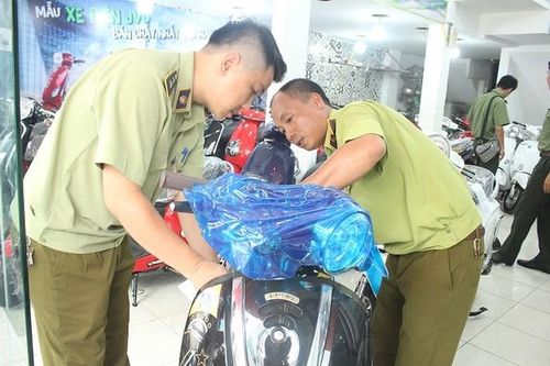 Tạm giữ 18 chiếc xe gắn máy có dấu hiệu vi phạm quy chuẩn kỹ thuật
