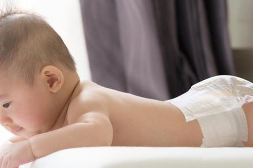 Sử dụng tã dán sơ sinh: Bé ngon giấc cả đêm, mẹ không còn thấp thỏm