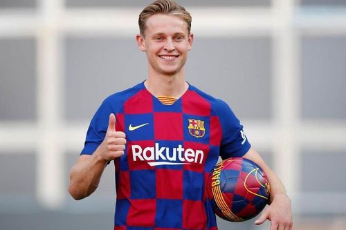 Barca bị sao trẻ vạch trần chuyện tự trao số áo cho De Jong