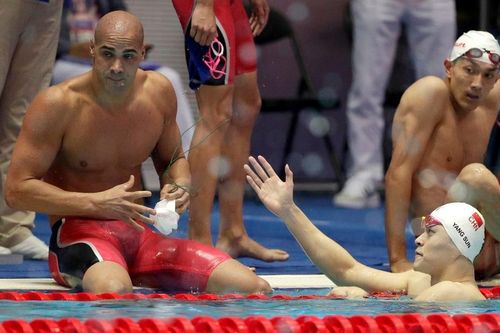Sun Yang bẽ mặt vì chủ động bắt tay đối thủ nhưng bị từ chối