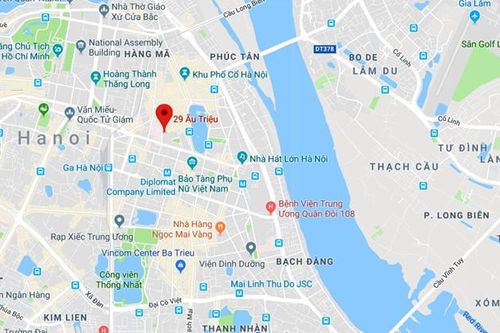 Cướp kề dao uy hiếp cô gái ở phố cổ