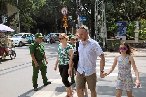 Bao giờ môi trường du lịch TP.HCM thân thiện?