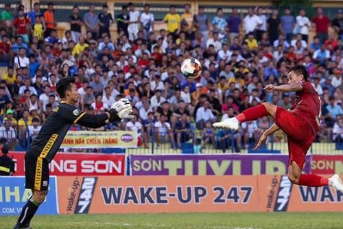 Sân Thống Nhất 'cháy vé' ở trận cầu 'siêu kinh điển'