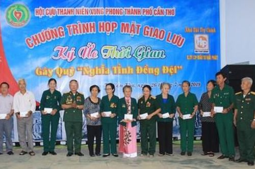 Chương trình văn nghệ Ký ức thời gian gây quỹ 'Nghĩa tình đồng đội'
