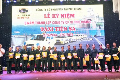 Taxi Tiên Sa Quảng Bình hỗ trợ gần 1 tỷ đồng cho công tác an sinh xã hội tỉnh Quảng Bình