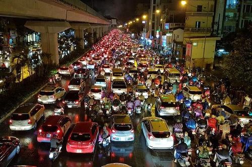 Hà Nội thu phí ô tô nội đô: Đề xuất góp thêm 'tấn bi hài'?