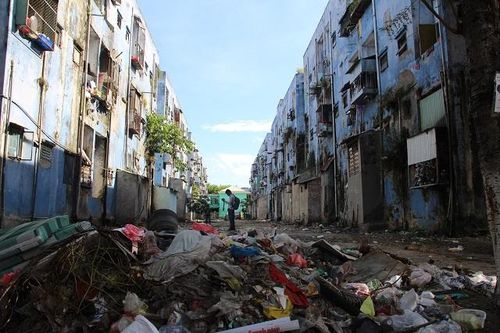 Hàng trăm hộ dân 'than trời' vì chung cư bị rác thải bủa vây