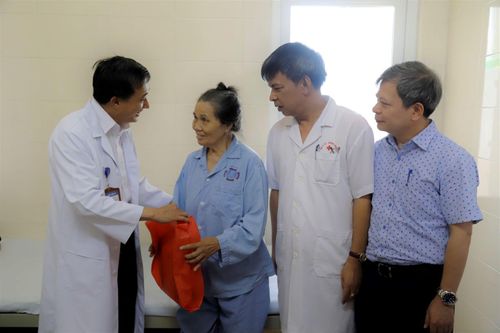 Hướng về cội nguồn, giáo dục truyền thống thế hệ trẻ