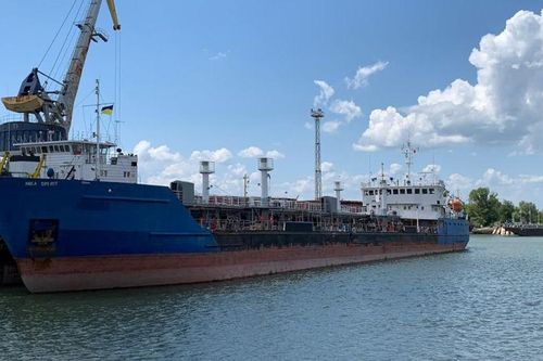 Vụ Ukraine bắt tàu dầu Nga: Thủy thủ đoàn được máy bay đưa về nước