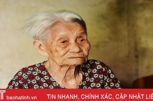 'Ghi khắc trong lòng hình dáng mẹ ngồi trông'