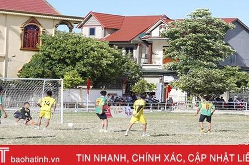 Khởi tranh giải bóng đá nam mừng 550 năm thành lập huyện Hương Sơn