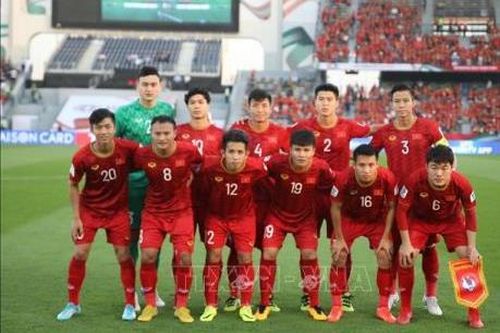 Bóng đá Việt Nam tụt 1 bậc trên bảng xếp hạng thế giới