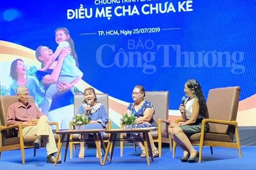 Cha mẹ và mong muốn truyền lại các giá trị truyền thống cho thế hệ tương lai