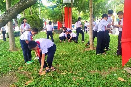 Trường THCS Võ Văn Ký dâng hương tưởng niệm tại Tượng đài liệt sĩ Võ Văn Ký