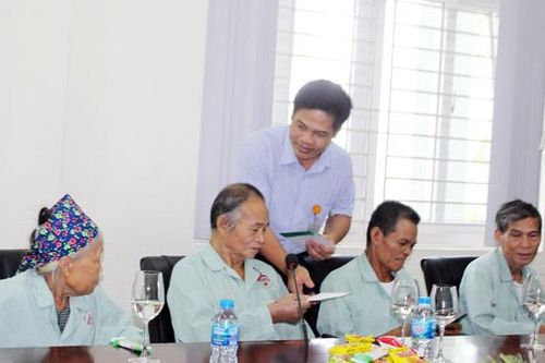Các cơ quan, đơn vị tặng quà dịp 27/7