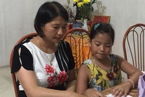 Nước mắt người vợ trẻ và đứa con thơ