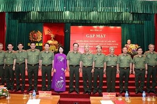 Gặp gỡ, trò chuyện với những thương binh, thân nhân liệt sỹ tiêu biểu trong CAND