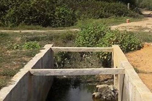 Tá hỏa phát hiện người đàn ông tử vong dưới mương nước ở Hà Tĩnh