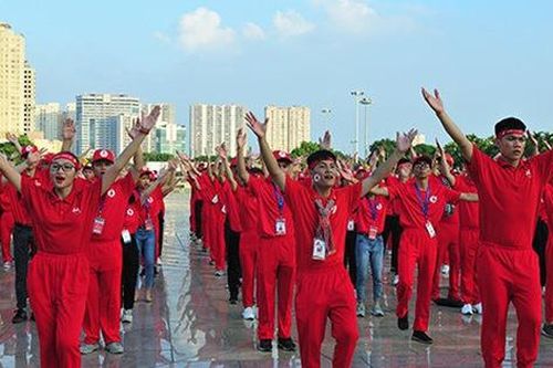 Màn đồng diễn nhảy chachacha của 1500 tình nguyện viên hiến máu