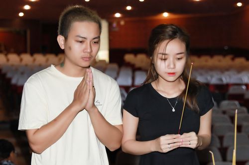 Hoài Lâm xuất hiện bên vợ sau khi thừa nhận đã kết hôn, có 2 con gái